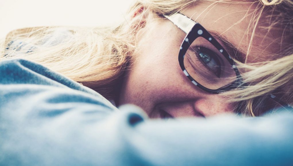 filles à lunettes